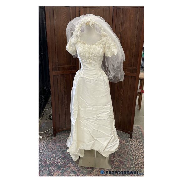 Alfred Angelo Vintage Wedding Dress and Veil - Picture 2 of 10